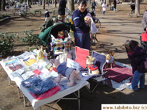 A doggie clothes vendor with life models