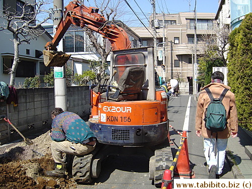 Construction worker apologizing to passersby for the inconvenience