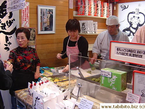 This shop that sells deep-fried filled buns in Asakusa had been visited by the Prince and Princess, the picture on the wall shows it.