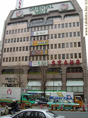 Yumcha place is on the 4th floor of this building on Yasukuni dori Street