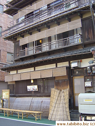 This restaurant looks like it belongs to a period film movie set