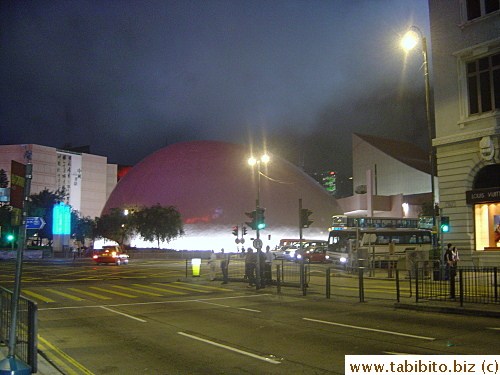 HK Space Museum turns purple at night