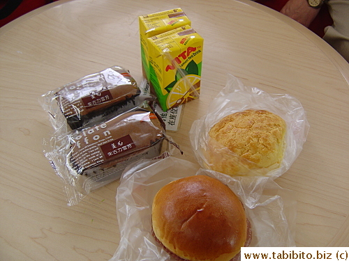 Our breakfast at the airport before boarding the plane to Tokyo:lemon tea, super soft chocolate chiffon cake, bbq pork bun and pineapple bun (with no pineapple whatsoever) from Maxim's. Next time we go back to HK, I want to eat tons of that chiffon cake. That's how good it was
