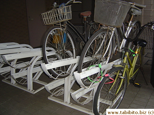 Stationary locks for bicycles