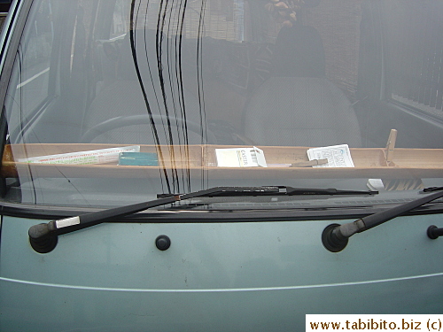 Tray for knickknack made of a halved bamboo stalk in the same van