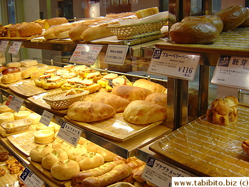 Yummy bread, small pieces of bread are in the small baskets for tastings