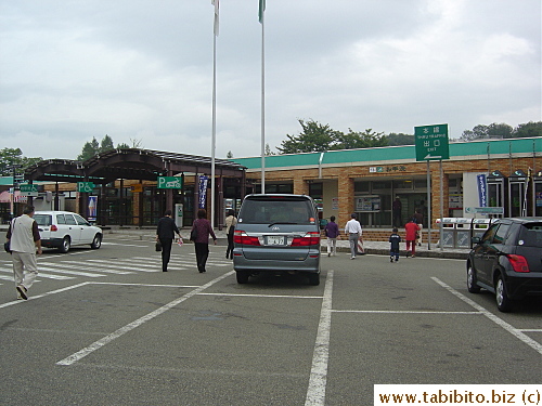 9:35am: We stopped at another service area.