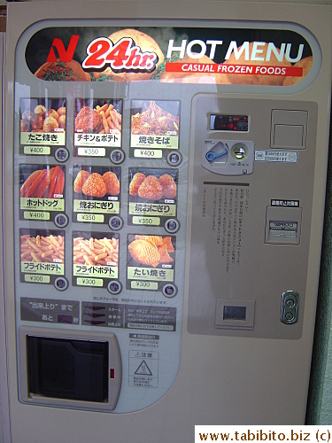 This vending machine sells hot food such as fries, fried chicken, hotdogs and stir-fried noodles