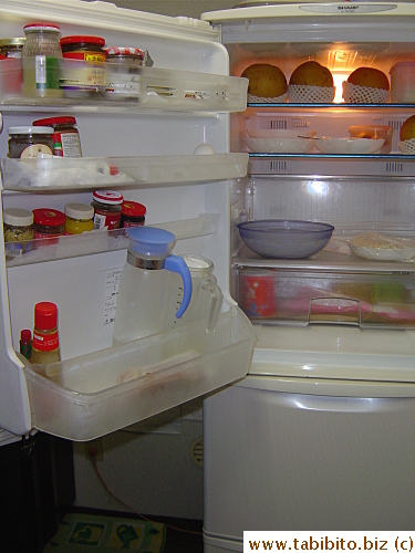 It also opens on the right side