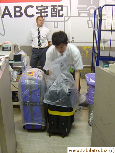 As usual, we got ABC to transfer our luggage home. It was raining when we arrived in Tokyo and the staff put covers for our bags so they wouldn't get wet in the rain. Such attentive service, yep, we're back in Japan. I love this country!