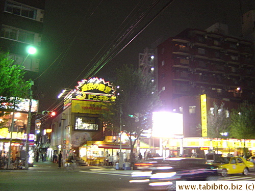 Okubo's Shokuan-dori Street is lined with many Korean restaurants and shops, very busy at dinner time
