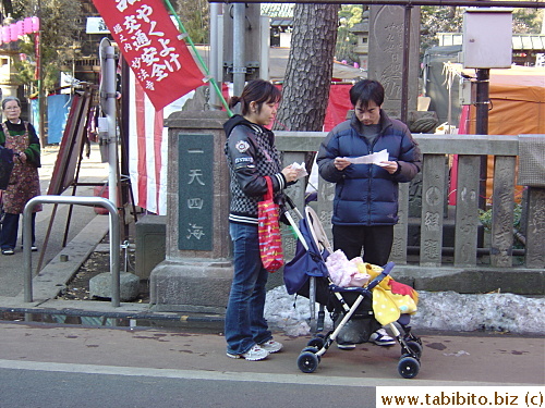 This couple read their fortunes seriously