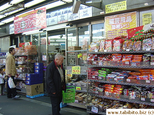 The grocery section of the main building is always chock-full of shoppers everyday, some will have to go out onto the street to find what they need