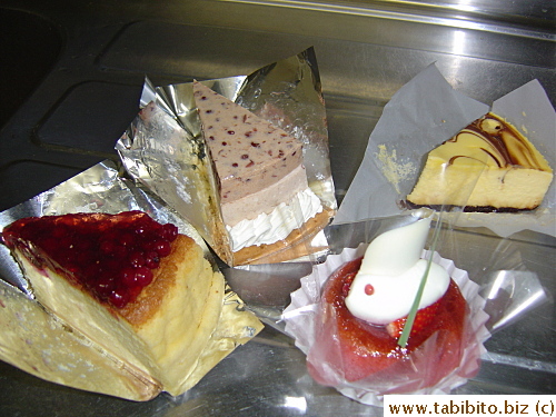 We also bought belated cakes on the day we bought those strawberries for KL's birthday on the 18th. I usually buy him cakes on his birthday but I forgot that day! Clockwise from upper right: NY cheesecake, raspberry mousse cake, cranberry cheesecake and red bean mousse and cream cake