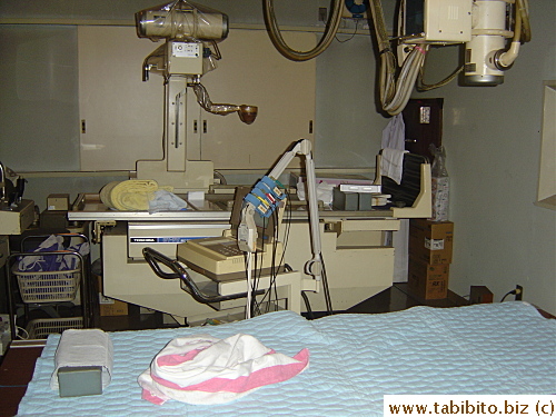 The table where I laid down for the ECG. Notice the hard box-shaped Japanese pillow I rested my head on