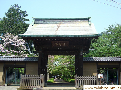 This is the main entrance of Gotokuji where the famous cat beckoned the samurai thus saving his life from lightening strike