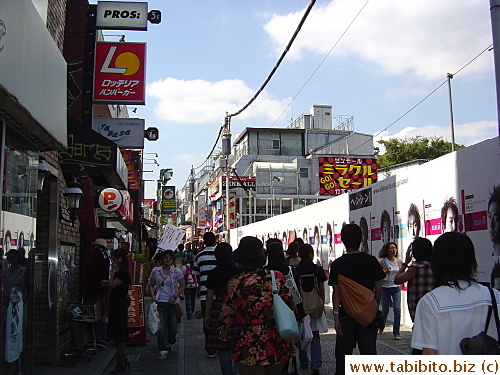 Takeshitadori is frequented by young people and teenagers
