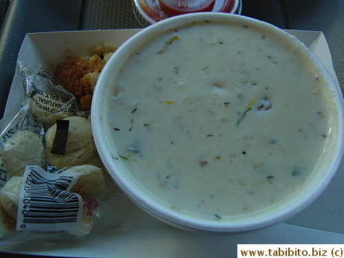 KL finally got his wish of eating Fisherman's Wharf's clam chowder and it's very good too.  There were lots of vegies and clams in the thick soup