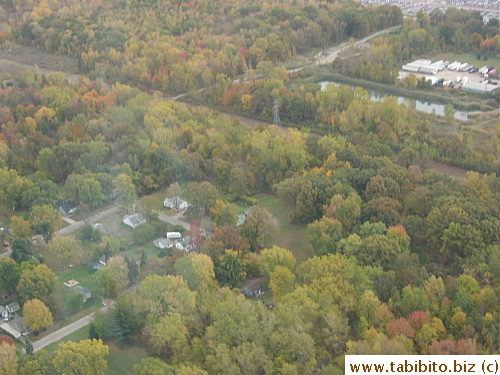 The plane hovered for a long time above Detroit at low altitude and gave us a spectacular view of interminable Fall foilage, houses, roads, cars and buildings that looked like toys.  It's like taking a special effect ride in an amusement park.  I almost didn't want us to land and end the view