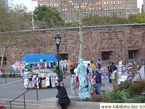 Hawkers and street performers near the pier in Battery Park