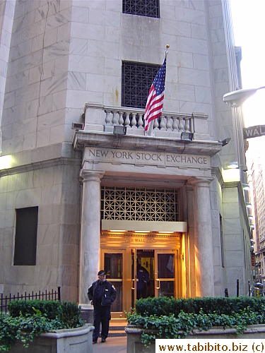 The NYSE has guards around the building on Sundays and the building is cordoned off too