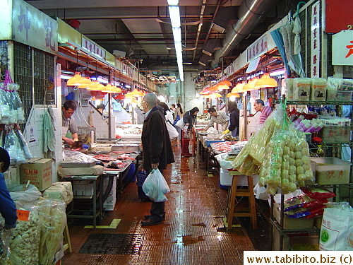 The section of a wet market selling fish.  Most fish sold are alive and cut up and cleaned in front of the customer after he/she bought one.  Hong Kongers are sticklers for fresh ingredients, especially when it comes to seafood and meat.  Perhaps that's why their restaurant food often tastes so good