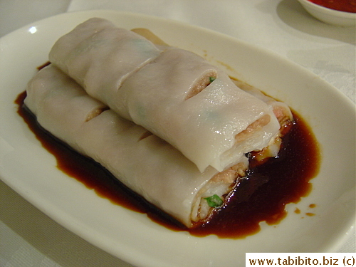Very good steamed beef rice rolls.  There's beef, water chestnuts, dried tangerine peels and coriander in the filling
