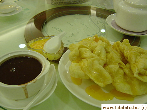 Dessert: red bean soup, mango pudding with tapioca and melt-in-the-mouth egg thingie drizzled with syrup.  It was still warm when it came to the table, just so very delicious