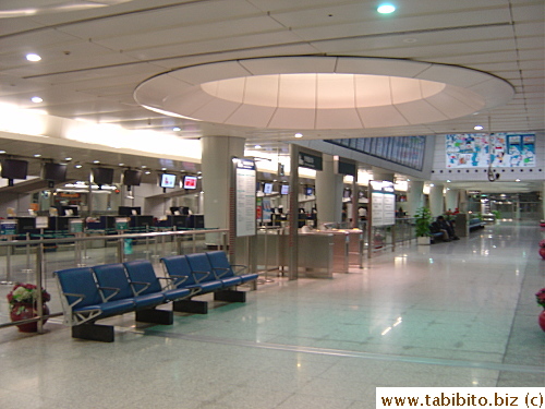 The check-in section inside Kowloon Station of the Airport Express Line, very handy for passengers heading toward the airport