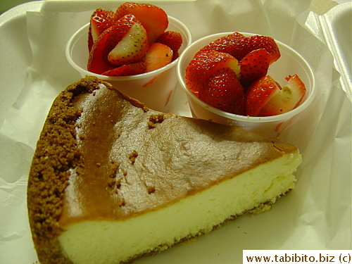 New York Cheesecake with fresh strawberry $7.5