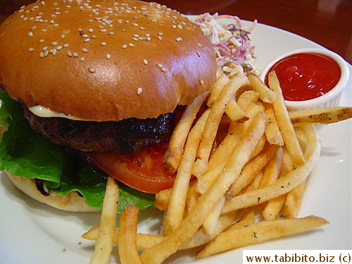 Puck Classic Burger with fries or onion rings, cole slaw and refillable drink  1800 Yen (US$17)