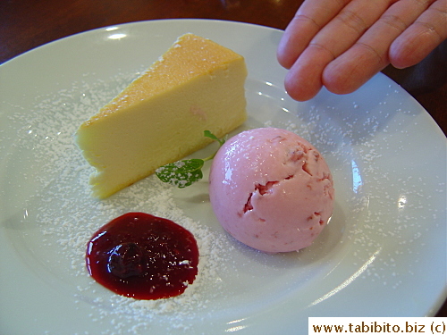 KL added 300Yen and got dessert: Cheesecake, strawberry ice cream and raspberry sauce