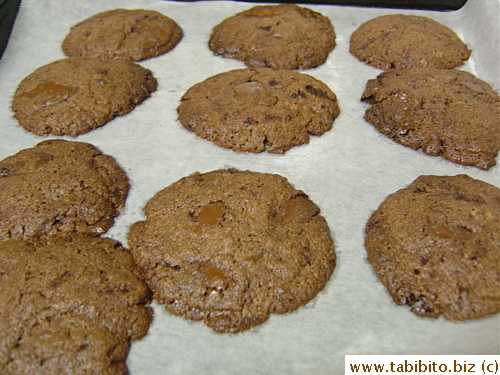 Fresh out of the oven!  The apartment did smell nice from these cookies