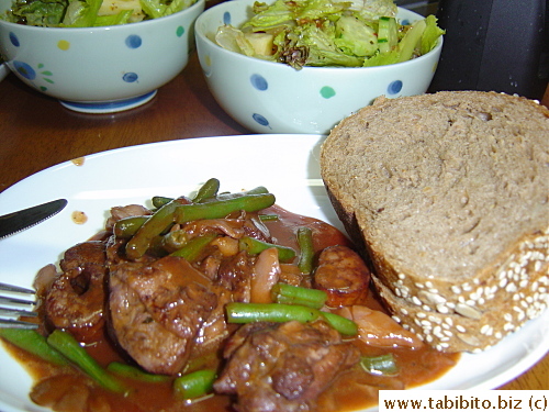 Multigrains rye bread with red wine chicken and salad