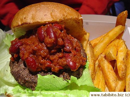 Chili Burger set    1100Yen/US$9.5