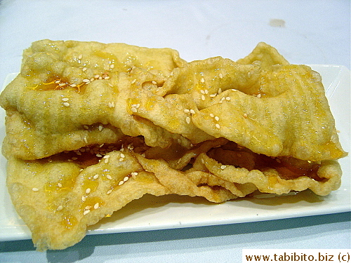 Deep-fried Egg Pastry with Honey HK$12.8