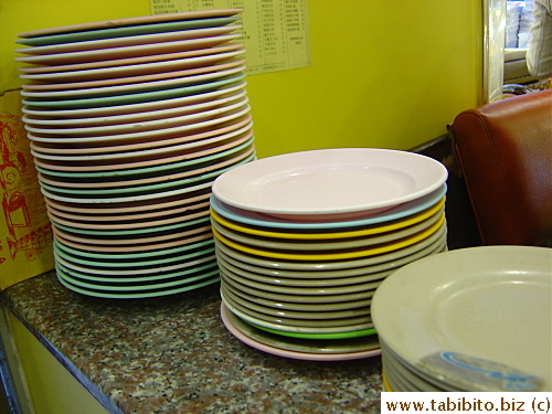 Plastic wares are typically used in Cha Tsan Ten