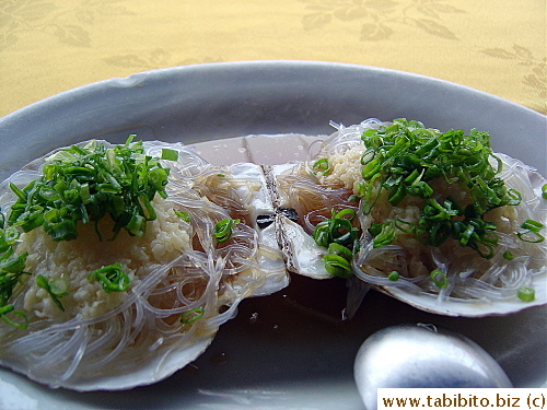 Steamed scallops with garlic (too much) and rice vermicelli