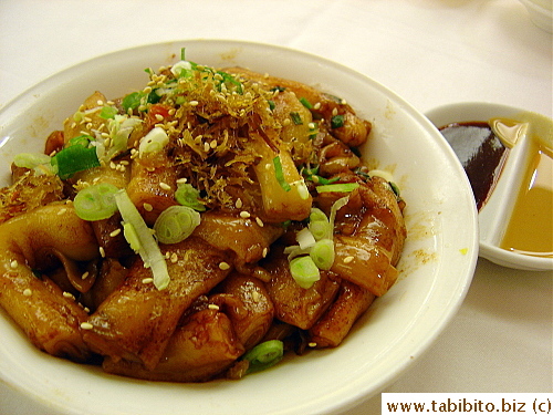A decent serving of Stir-fried rice rolls with XO Sauce (very yummy)  HK$35