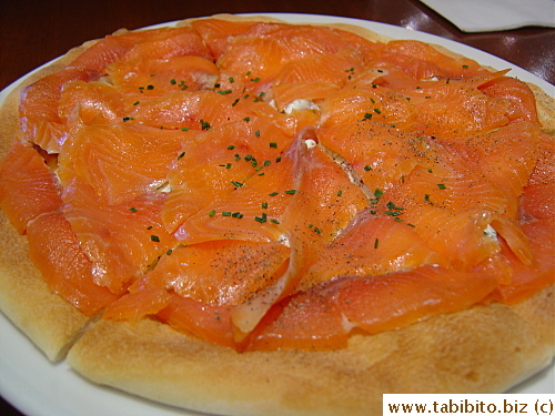 Smoked salmon pizza