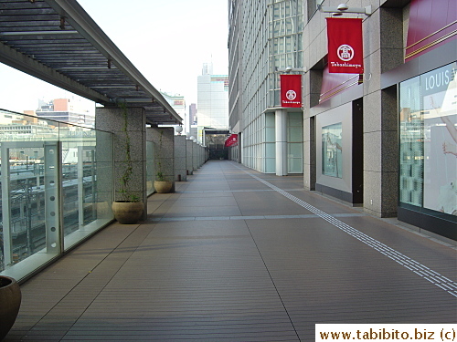 The boardwalk by Takashimaya Dept store is devoid of people