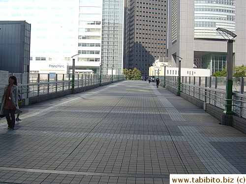 This bridge will be filled up with people once Tokyu Hands and Takashimaya open