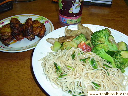 Yummy dinner: noodles, stirfried veggies and grilled wings