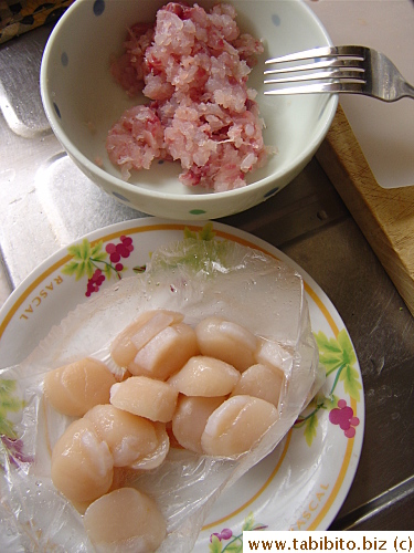 I had to thaw some scallops to make up for the volumne I needed for the peppers