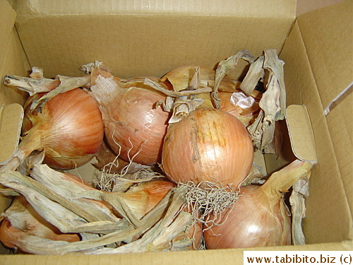 The order came with a box of onions