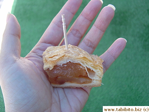 Everyone got to try their apple pie which I didn't like cause it had that puff pastry/danish shell.  I only like the flaky crust in traditional American pies