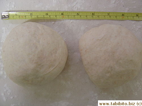 Let dough rest (cover with wrap or canvas) for 10 min.  They started with a diameter of 10cm