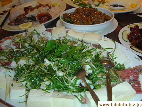 The meat of the Grouper that'd not been used to make the stirfry dish was in this steamed dish with tofu, yumyum