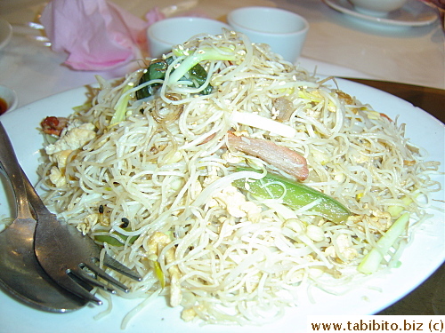Stirfried rice vermicelli. If a restaurant mucks up this simple dish, it should just pack up and close