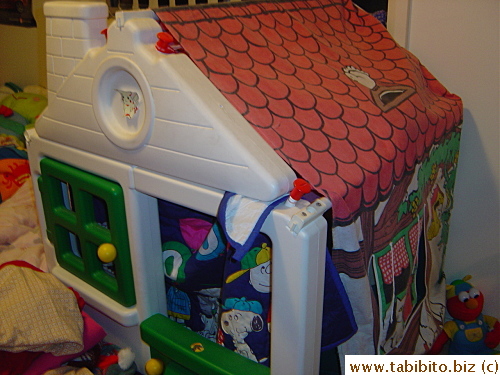 Play house in the son's bedroom